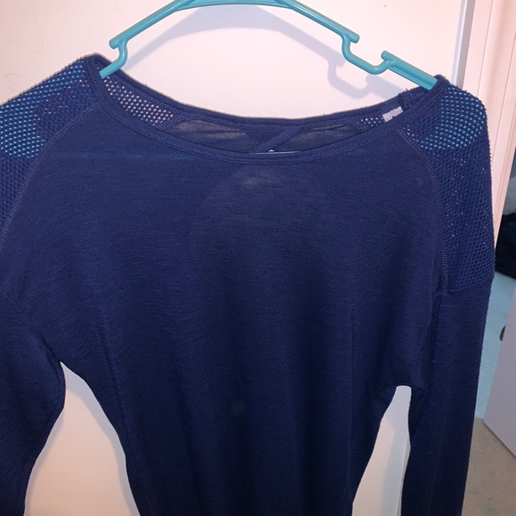 Velvet rose workout top - Picture 3 of 3